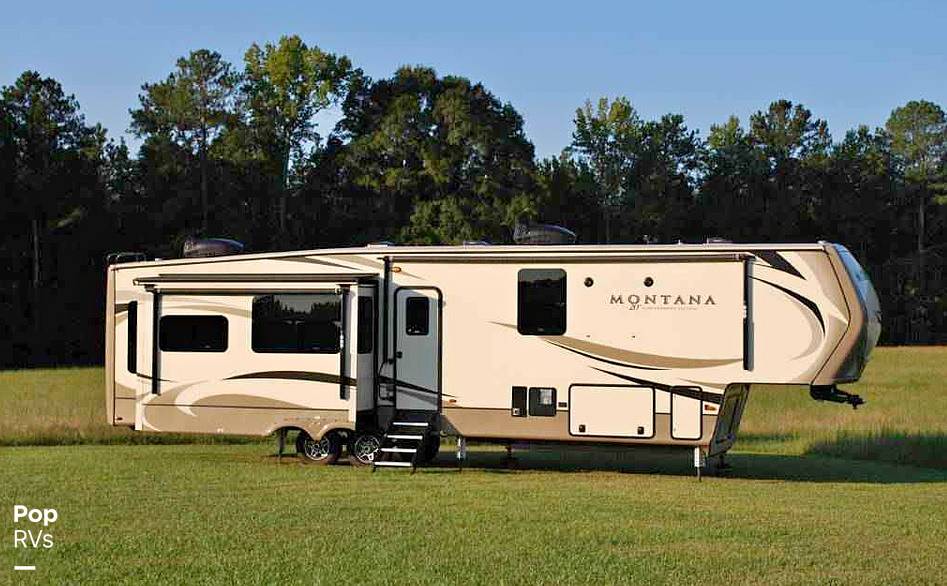 Inactive Montana 3910 FB RV in Elmer, NJ 272893 Pop Sells