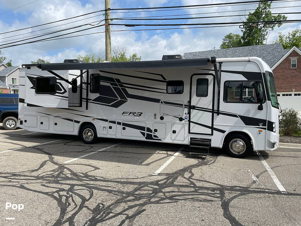 FR3 34DS RV for sale in Rochester Hills, MI for 156,500 282715