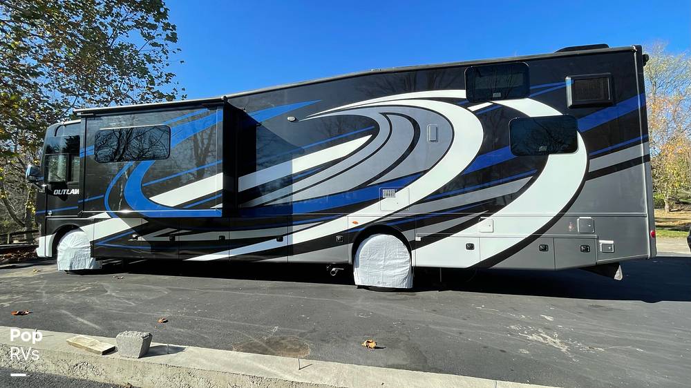 Sold Outlaw 37 RB RV in Louisville, KY 314200