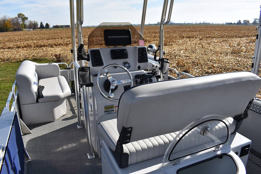 2017 Angler Qwest 818 Pro Fish Pontoon Boat for Sale in Saginaw, MI