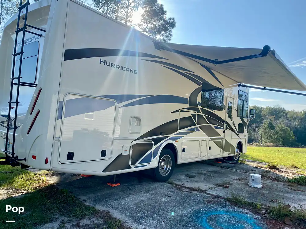 Hurricane 29M RV for sale in Live Oak, FL for 125,000 318893 Pop Sells