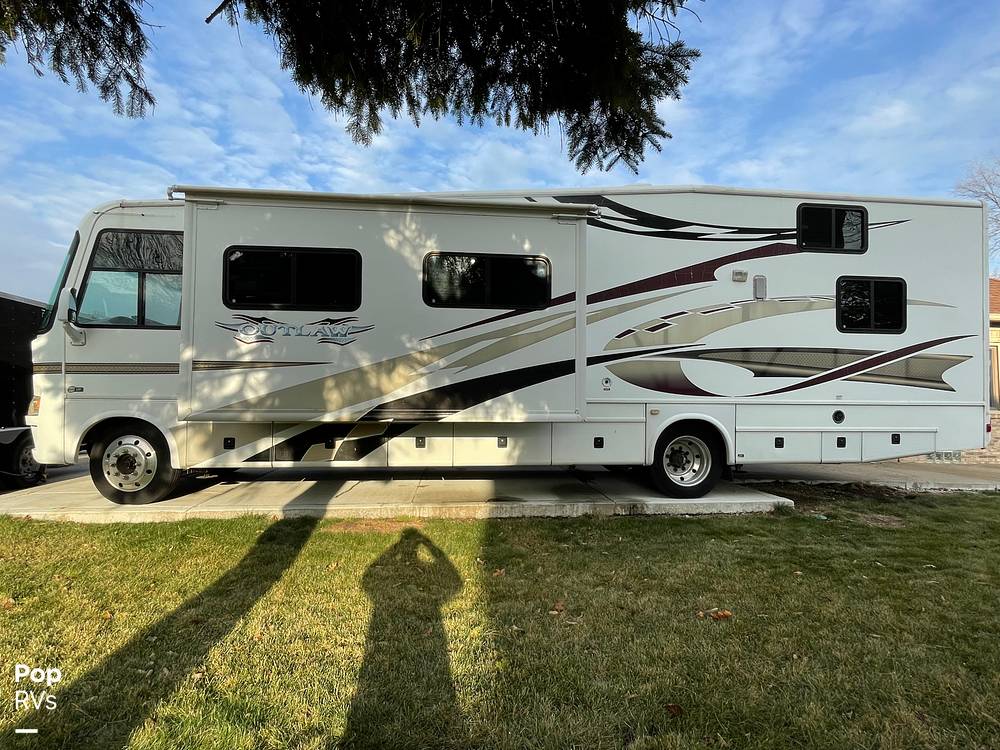 Sold Outlaw Class A RV in Sterling Heights, MI 321266 Pop Sells