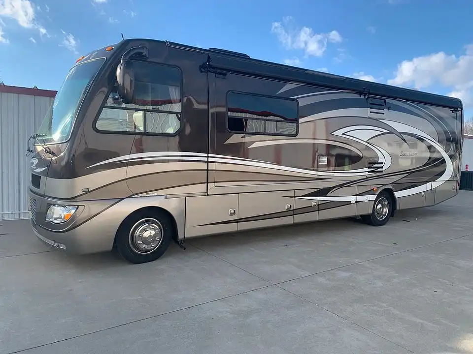 Inactive Serrano 33W RV in Anderson, IN 326000 Pop Sells