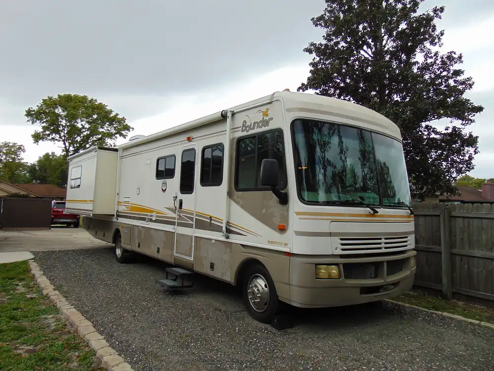 Sold Bounder 35R RV in Orange Park, FL 330774 Pop Sells