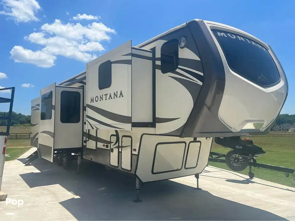 Sold Montana 3820FK RV in Fayetteville, AR 332443 Pop Sells