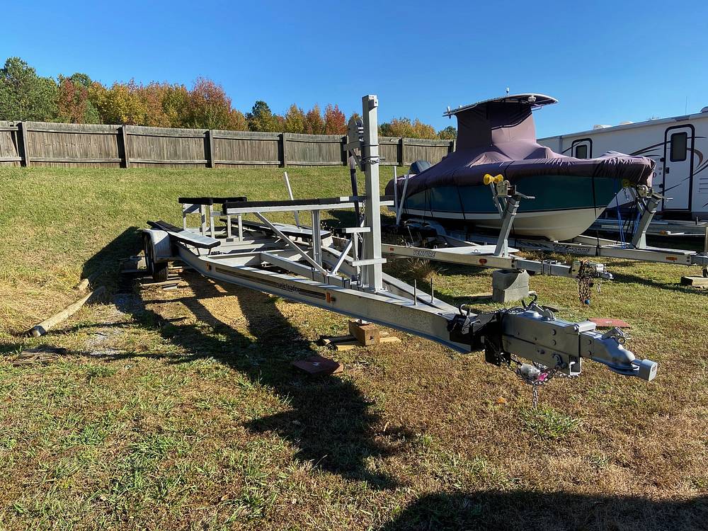 2005 World Cat 270 Power boat for Sale in Tall Timbers, MD