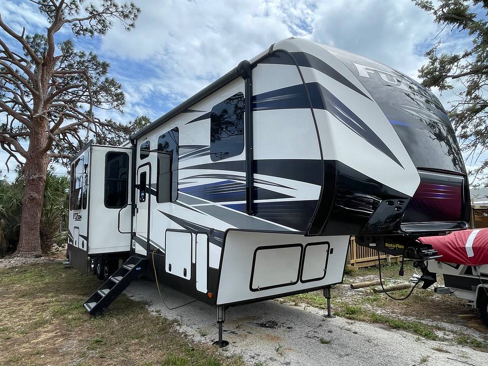 Sold Fuzion Fifth Wheel RV in Englewood, FL 332991