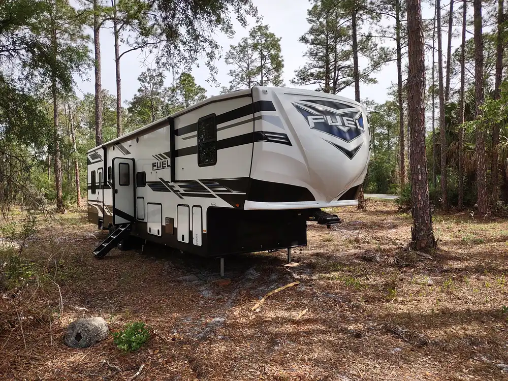Inactive Fuel Fifth Wheel RV in Crystal River, FL 334903 Pop Sells