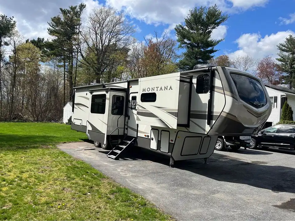 Sold Montana 3741FK RV in Millbury, MA 337048 Pop Sells