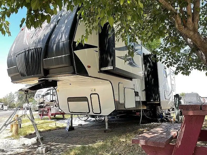 Inactive Vengeance 376V RV in Desert Hot Springs, CA 337105 Pop Sells