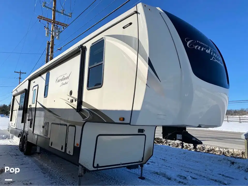 Inactive Cardinal Limited 377MBLE RV in Stockport, OH 341900 Pop Sells