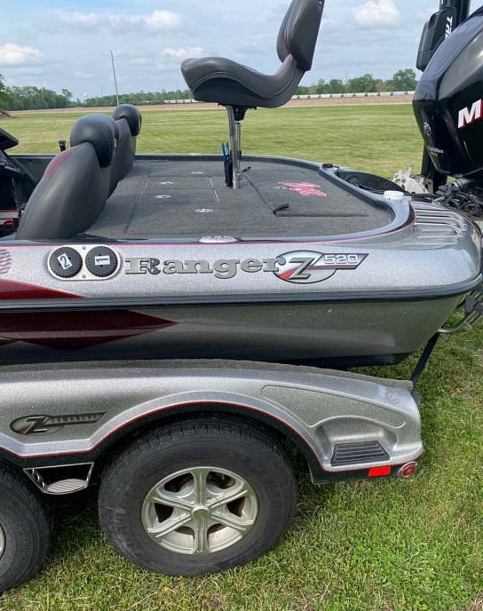 2011 Ranger Boats Z520 Comanche Power boat for Sale in Lenzburg, IL