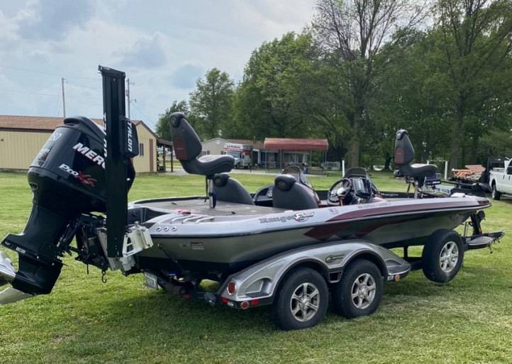 2011 Ranger Boats Z520 Comanche Power boat for Sale in Lenzburg, IL