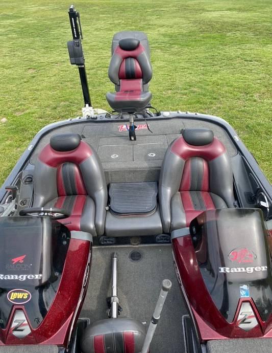 2011 Ranger Boats Z520 Comanche Power boat for Sale in Lenzburg, IL