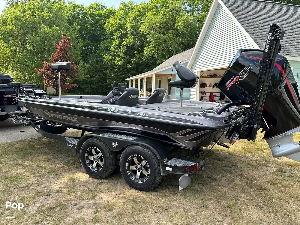 Inactive Phoenix 819 Pro Boat in Beulah, MI 343247 Pop Sells