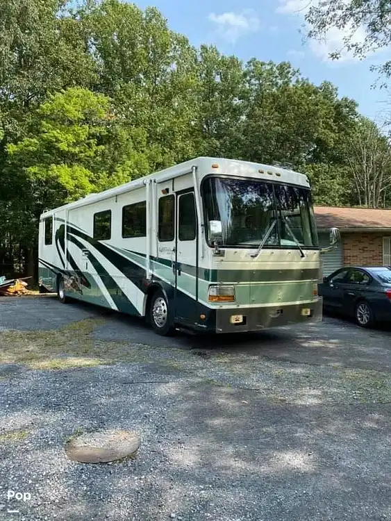 Inactive Windsor 40' Cummins 330 RV in Walnutport, PA 360559 Pop Sells