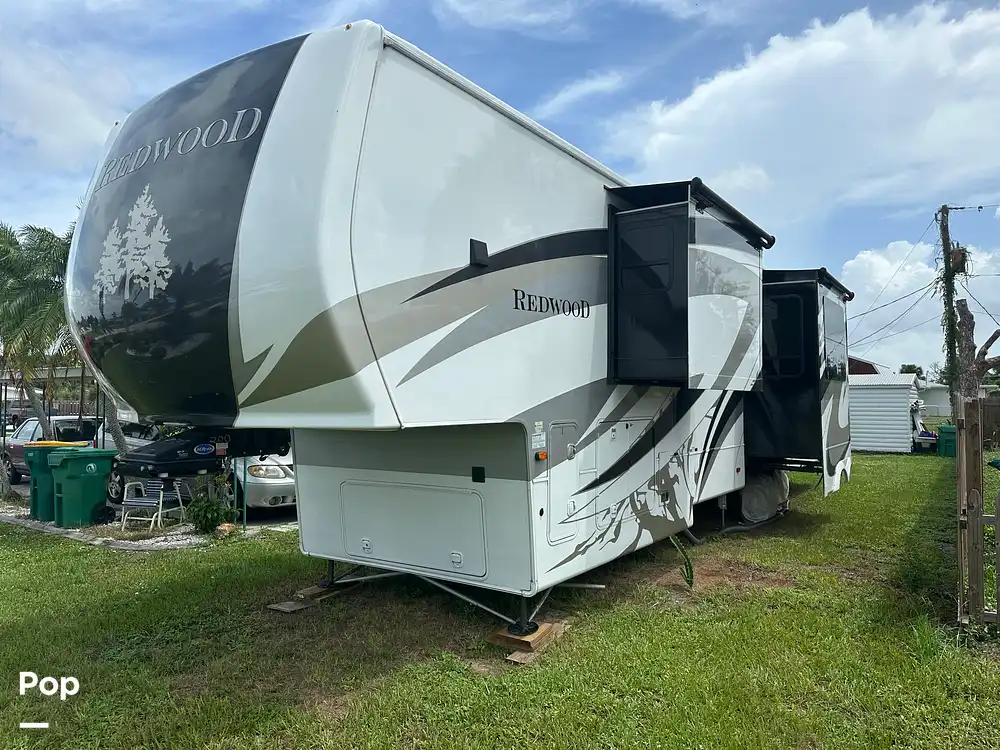 Inactive Redwood 4001LK RV in Englewood, FL 361040 Pop Sells
