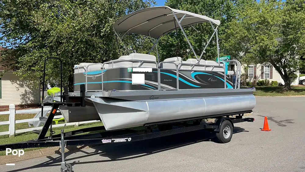 Sold Apex Marine Qwest Adventure Series 818 LANAI CRUISE Boat in Old