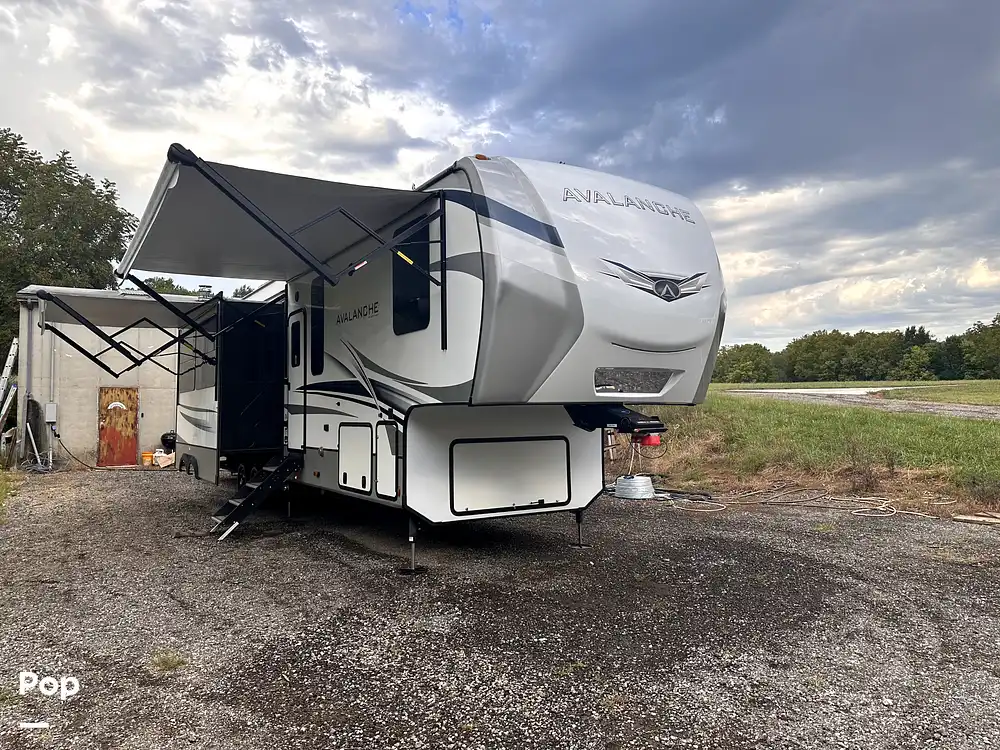 Inactive Avalanche 390DS RV in Grain Valley, MO 365119 Pop Sells