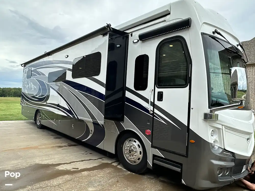 Discovery LXE 40M RV for sale in Carthage, TX for 299,000 366687