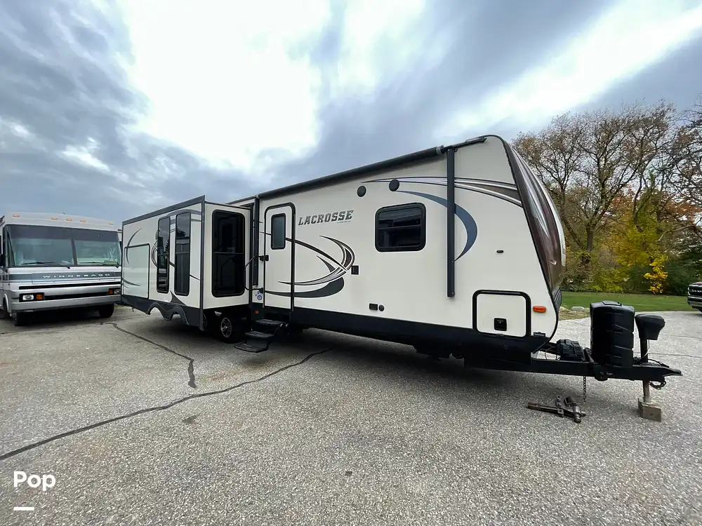 LaCrosse 330RST RV for sale in Romeo, MI for 30,000 370051 Pop Sells