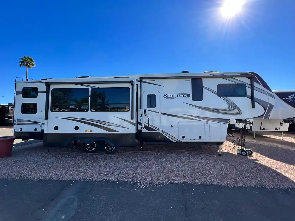 Solitude SCLASS 3550BHR RV for sale in Nellis Afb, NV for 68,000
