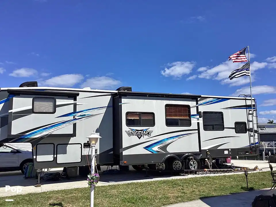 Inactive Vengeance 377V RV in Ft Pierce, FL 382972 Pop Sells