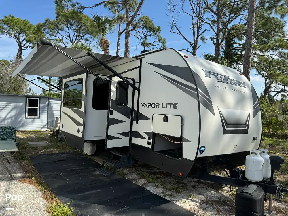 Fuzion Vapor Lite 28V RV for sale in Englewood, FL for 29,500 390941