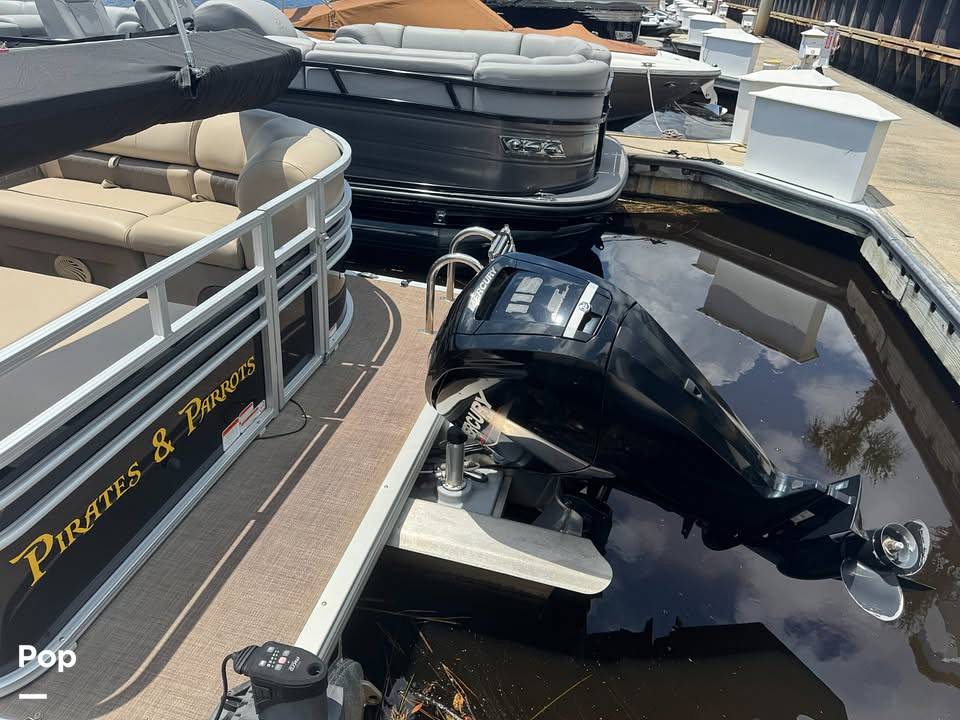 SunTracker Pontoon Boats For Sale by owner | 2022 Sun Tracker Party -Barge 22 DLX