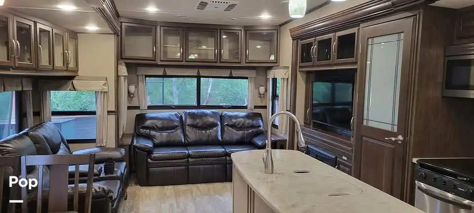 2017 Solitude 369RL