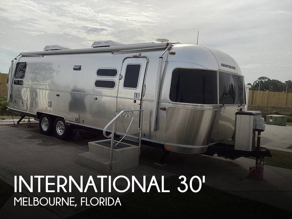 2019 Airstream International 30RB Twin Serenity