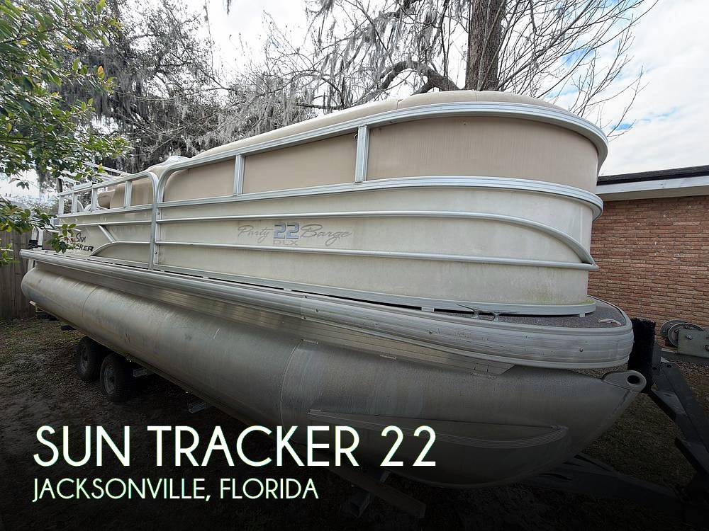 2016 Sun Tracker 22 DLX Party Barge