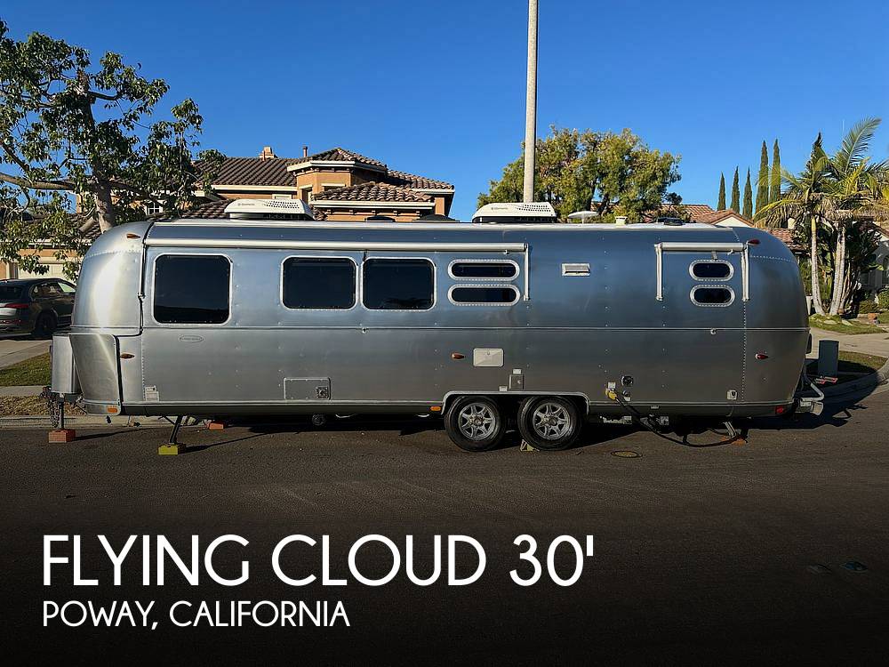 2015 Airstream Flying Cloud 30FB Bunk