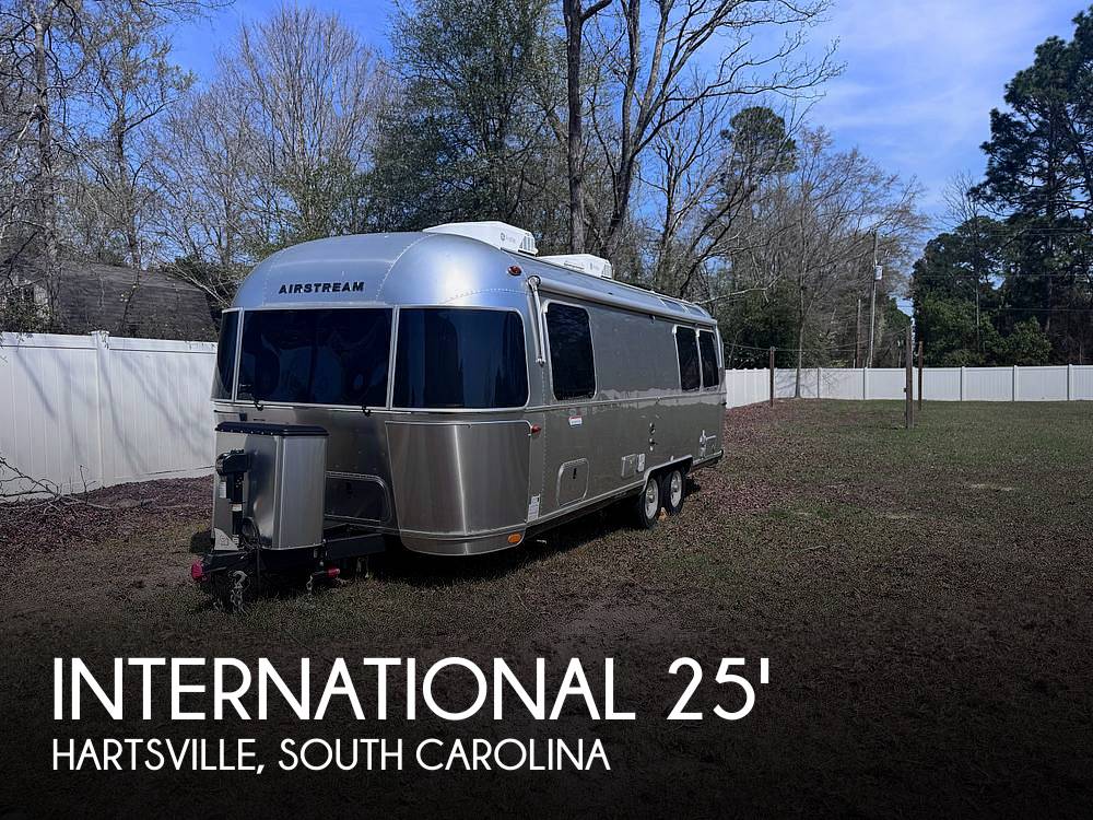 2025 Airstream International 25FB Twin