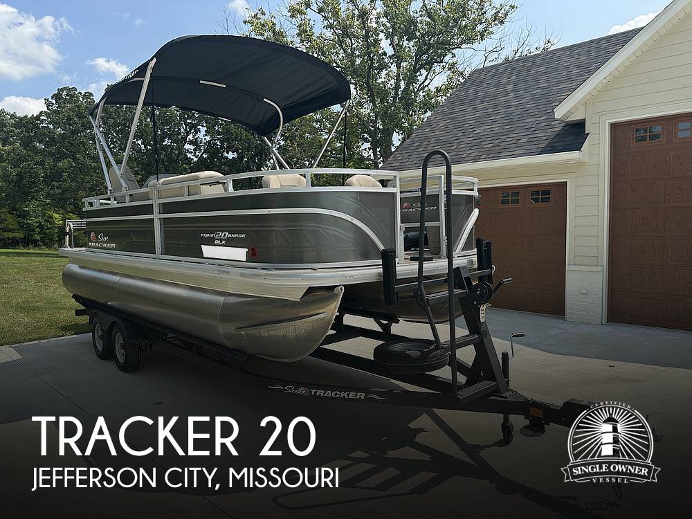 2025 Tracker Fishin' 20 Barge DLX