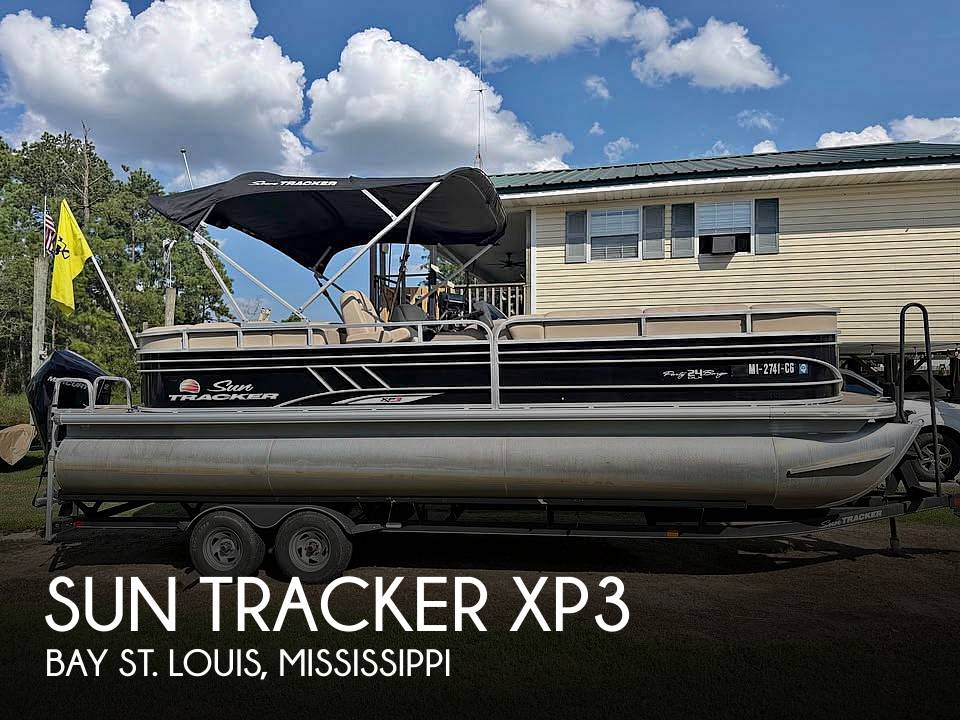2021 Sun Tracker Party Barge XP3
