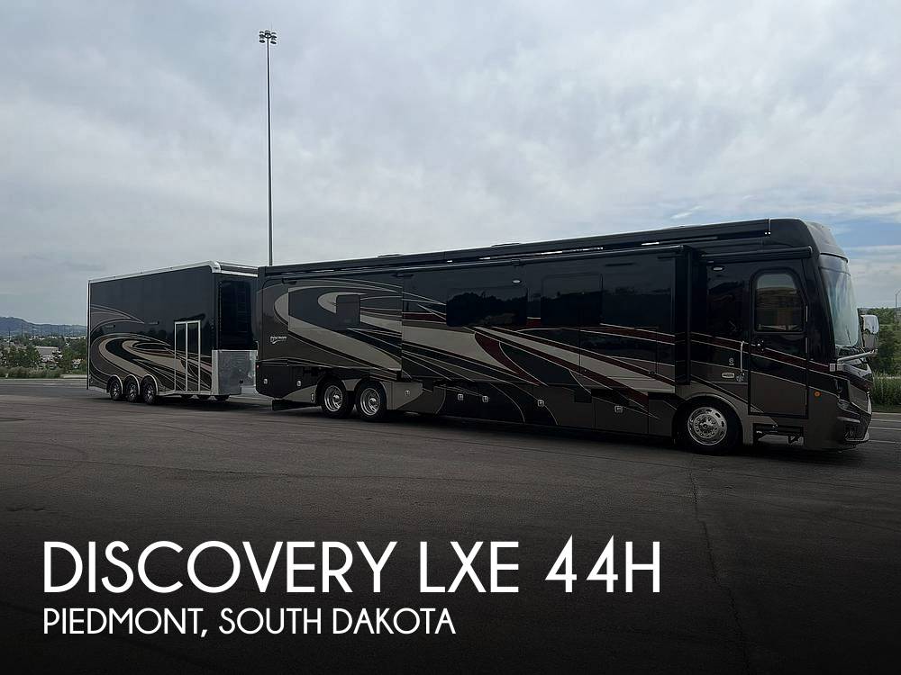 2018 Fleetwood Discovery LXE 44H