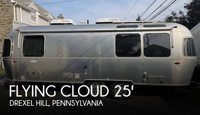 2022 Airstream Flying Cloud 25FB Twin