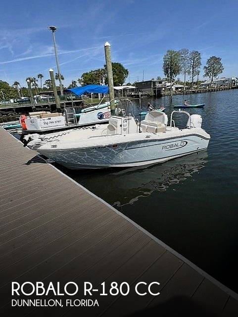 2019 Robalo R-180 CC