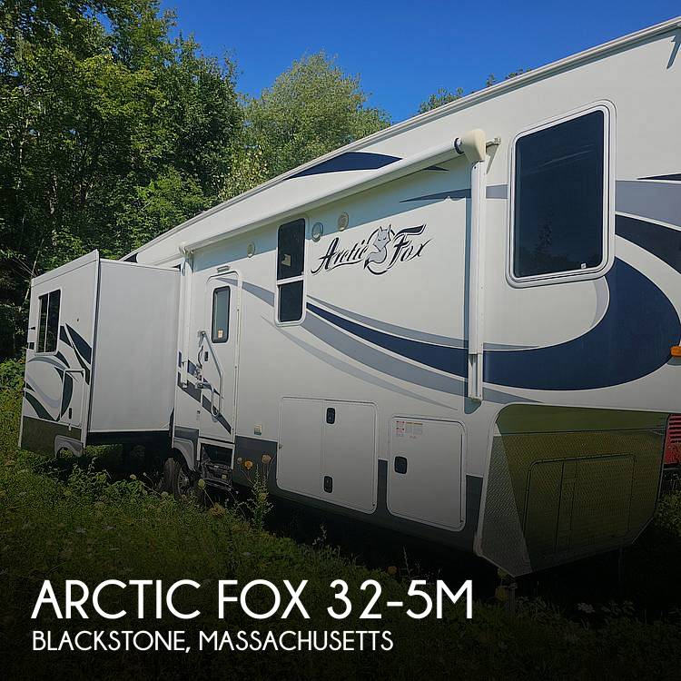 2017 Northwood Arctic Fox 32-5M